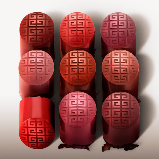 ROUGE INTERDIT BATOM ACETINADO N111